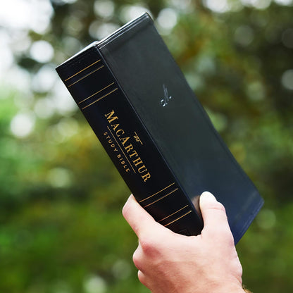 The Esv, MacArthur Study Bible, 2nd Edition, Leathersoft, Black: Unleashing God's Truth One Verse at a Time